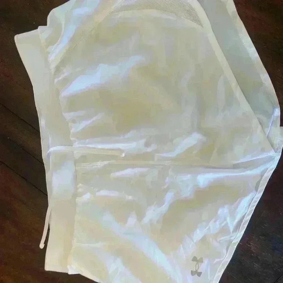⚡️5/$25 bundle sale⚡️ Under Armour womens Fly By 2.0 Running Shorts SZ. Medium - Picture 11 of 11